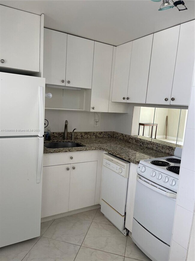 Foto del edificio - 2859 Leonard Dr