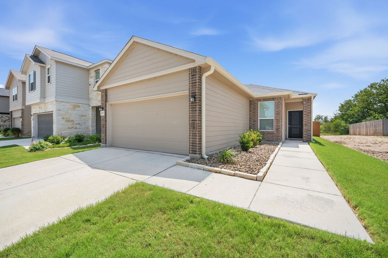 *COMING SOON* Kitchen Lovers Dream – Tons of Cabinet Space & Included Appliances! - *COMING SOON* Kitchen Lovers Dream – Tons of Cabinet Space & Included Appliances!