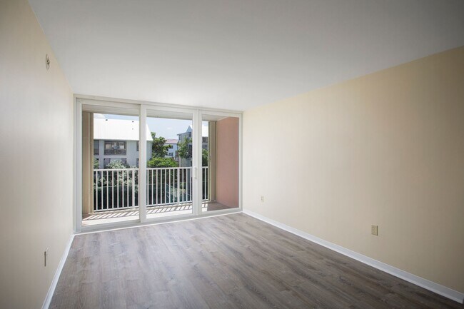 Foto del edificio - 2 Bedroom 2 Bathroom in Santa Clara Condo