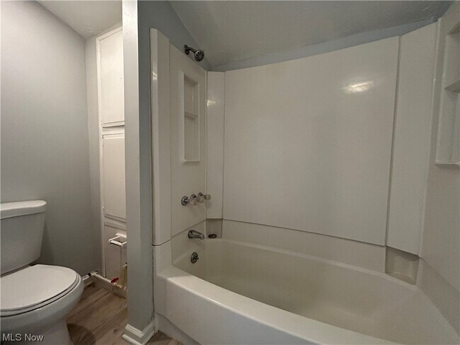 Building Photo - 3405 W 94th St