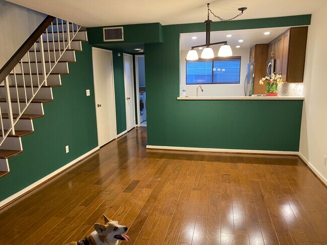Foto del edificio - 12711 Mitchell Ave