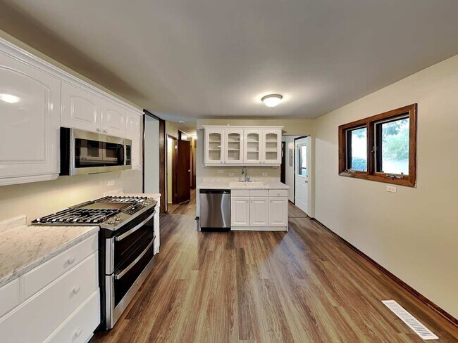 Foto del edificio - 16400 Sherwood Dr
