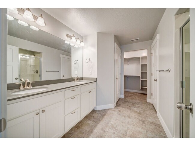 Building Photo - 629 Fall Creek Dr