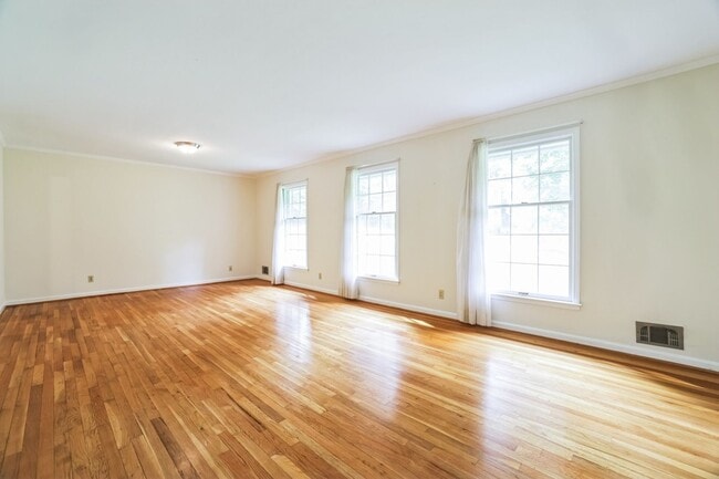 Foto del edificio - Spacious 5BR / 3BA House in Marietta