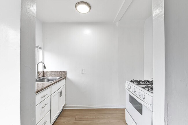 Foto del edificio - 530 W 9th St