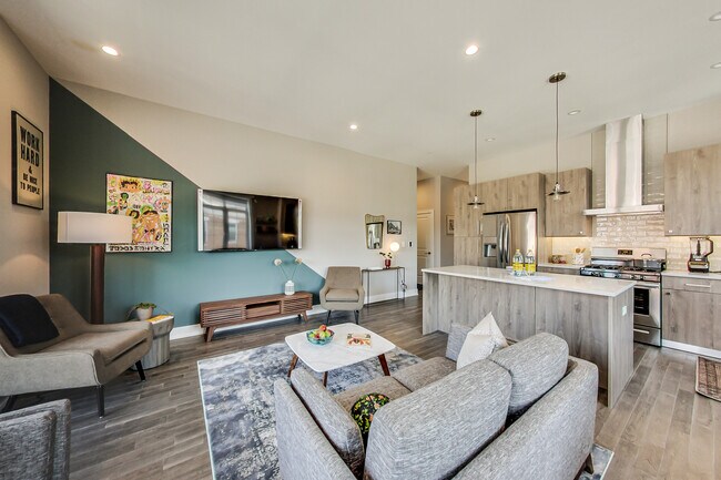 Building Photo - 2157 W 21st Pl