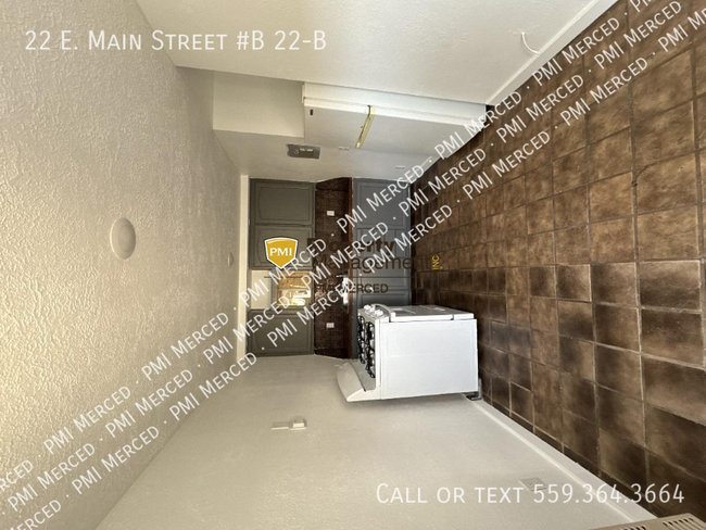 Building Photo - Charming Downtown Studio Apartment Perfect...