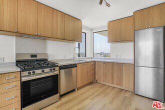 Building Photo - 1822 Overland Ave