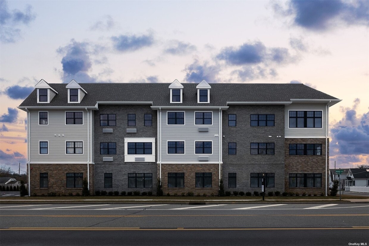 116 Waverly Ave Unit 2, Patchogue, NY 11772 Room for Rent in