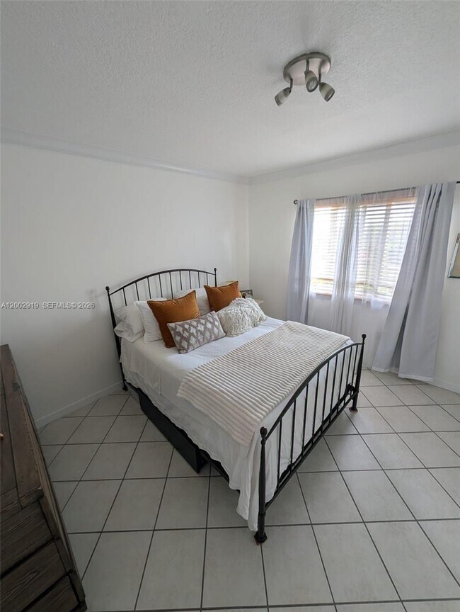 Foto del edificio - 3500 Coral Way