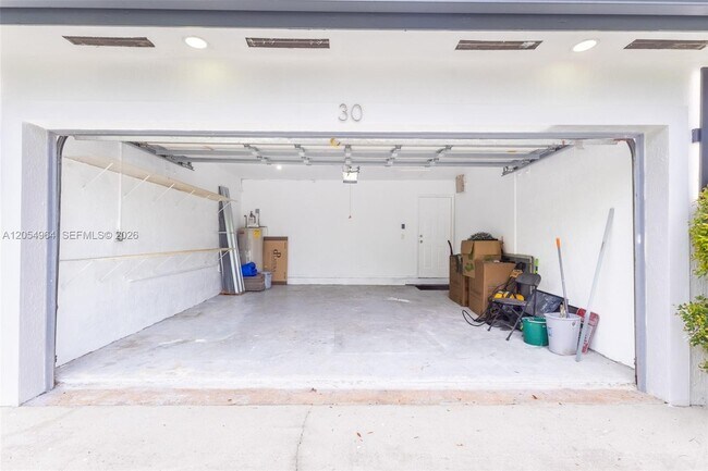 Foto del edificio - Northwest 159th Street, Miami, FL 33169 - 3 BR 2 BA house
