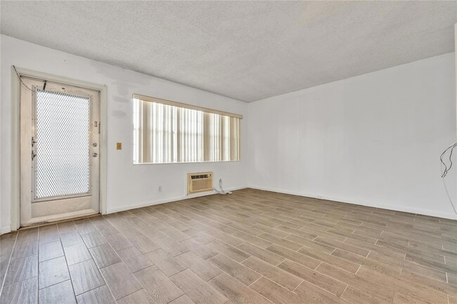 Building Photo - 165 Sussex I