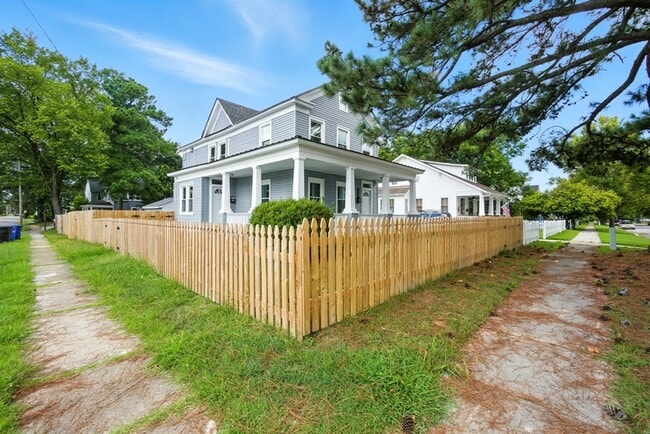 Building Photo - 656 Florida Ave