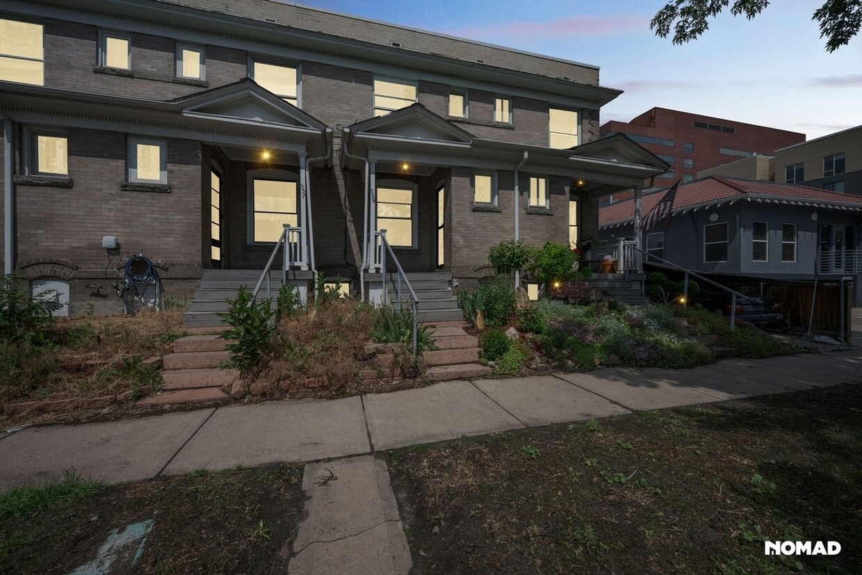 Primary Photo - 2 Bedroom townhome in Denver with yard