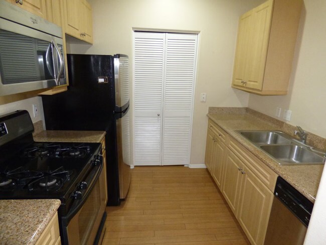 Foto del edificio - 2429 WATERMARKE Pl