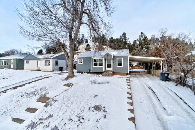 Building Photo - 4018 Canyon Lake Dr