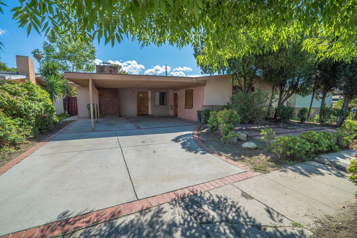 Primary Photo - COMING SOON! Spacious 4-Bedroom + Office Home on a Cul-de-Sac in Panorama City!