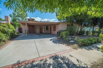 Building Photo - 14848 Strathern St