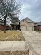 Building Photo - 2912 Golfview Dr