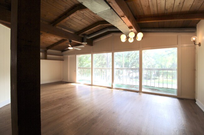 Foto del edificio - 956 Deerfield Rd