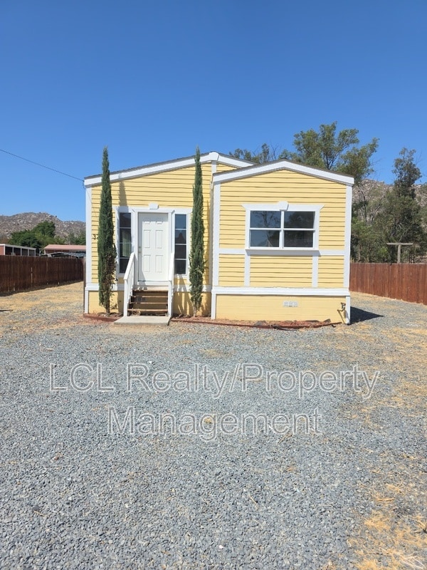 Building Photo - 32958 CA-74