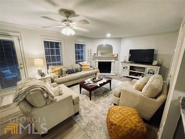 Foto del edificio - 1003 Masons Creek Cir