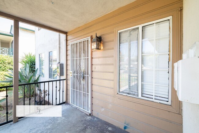 Foto del edificio - Prime Location Apartment with Remodeled Ki...