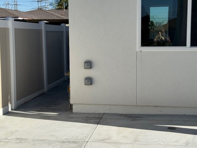 Foto del edificio - 6170 Briercrest Ave