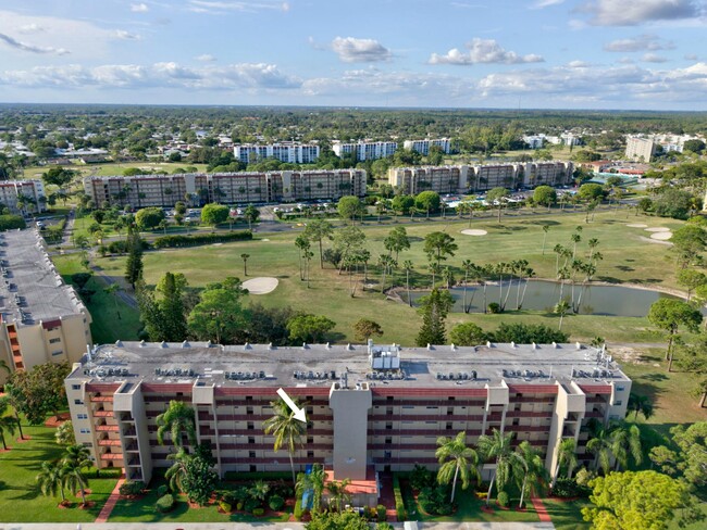 Building Photo - 3810 Via Poinciana