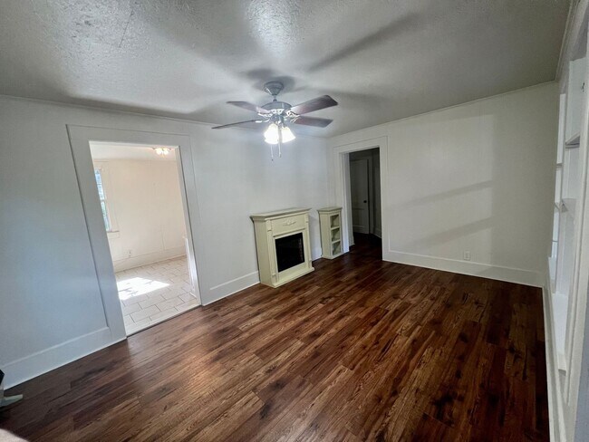 Foto del edificio - 503 Southdown Pl