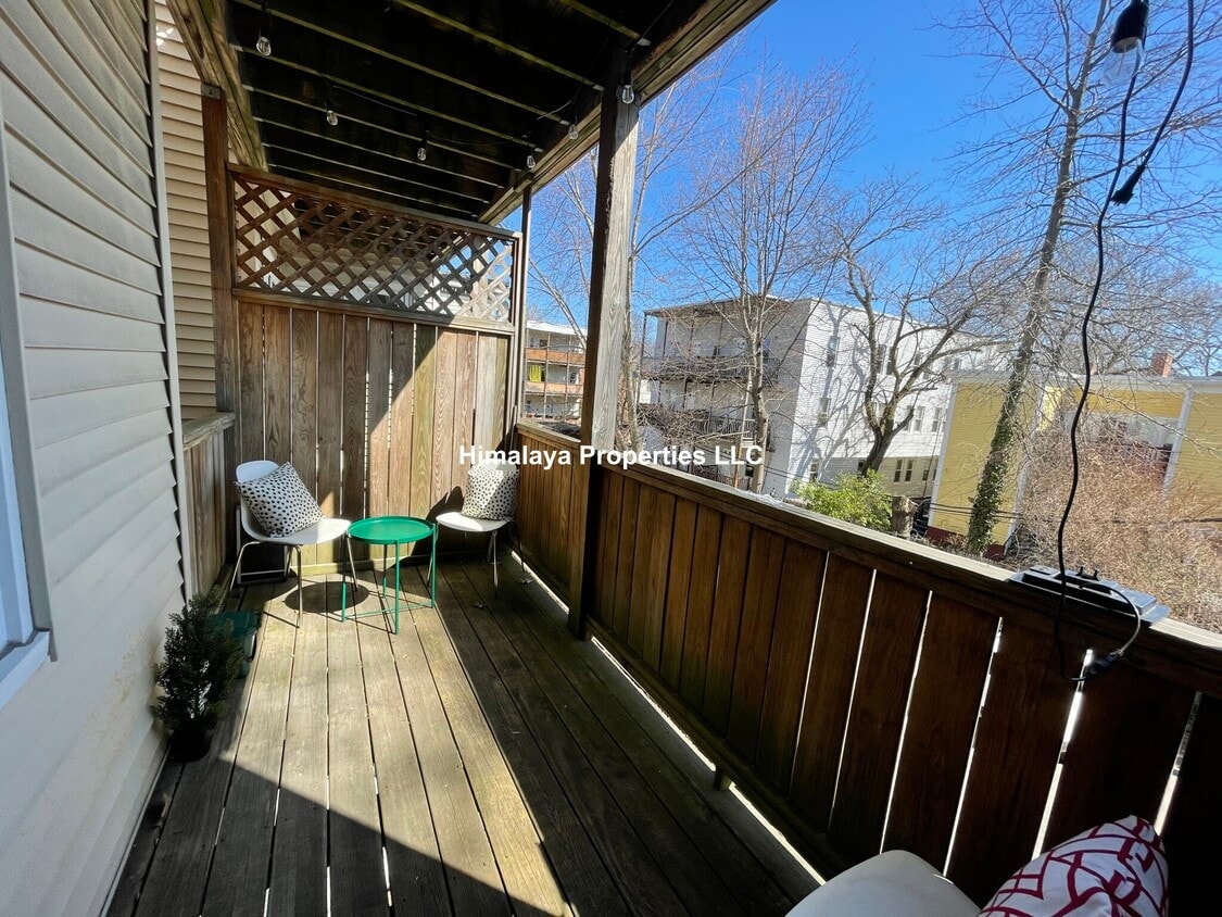 Primary Photo - 174 Putnam Ave