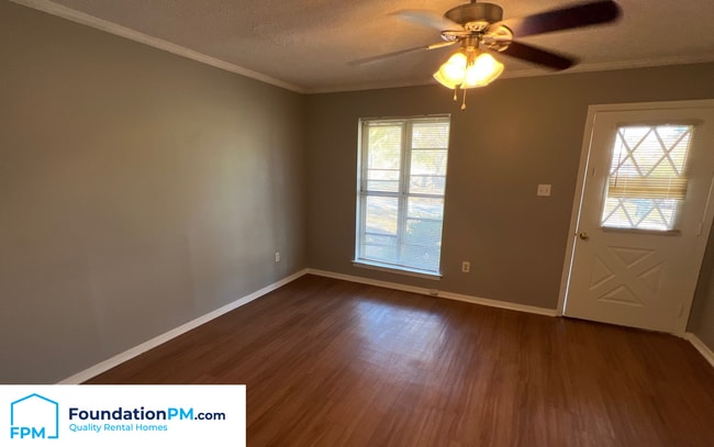 Building Photo - 3927 Timberwood Dr