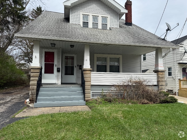 Building Photo - 11 Oakwood Ave