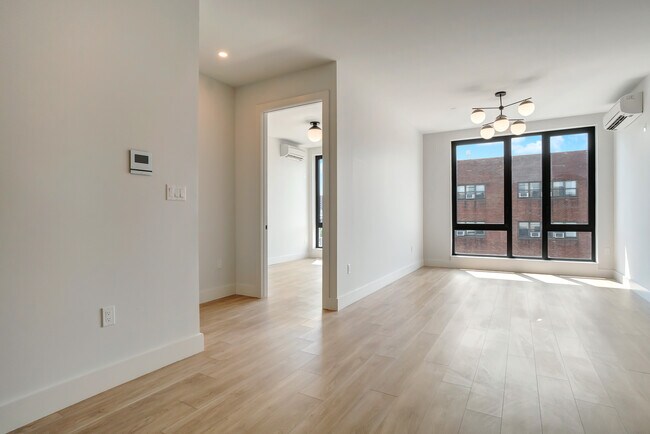 Building Photo - 11 Herkimer St