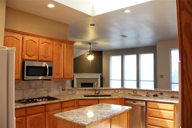 Building Photo - 8617 Shadow Trace Dr