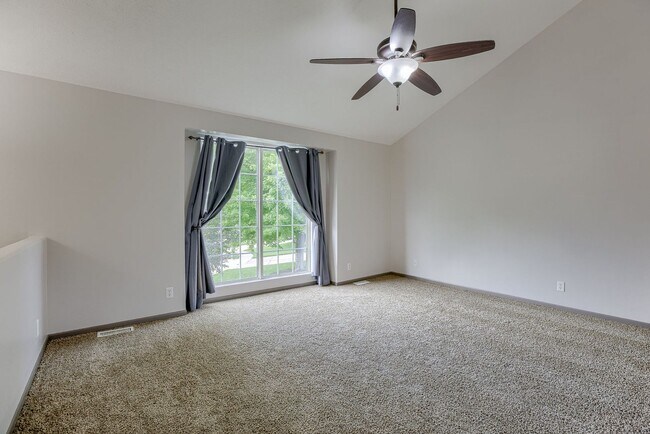 Foto del edificio - Must See Elkhorn 3 Bedroom!!