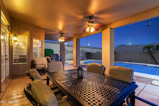 Foto del edificio - 8301 W Escuda Dr