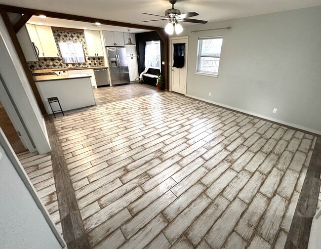 Foto del edificio - Beautiful Farmhouse 3 Bed / 2 Bath — Section 8 Accepted!