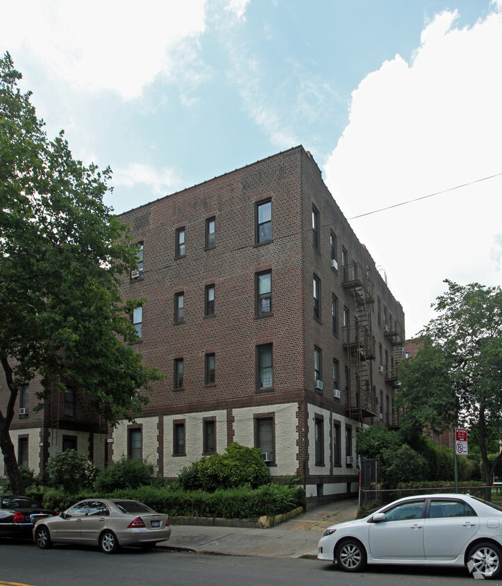 Foto principal - 144-53 Roosevelt Ave