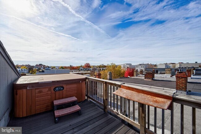 Foto del edificio - 1000 Park Rd NW