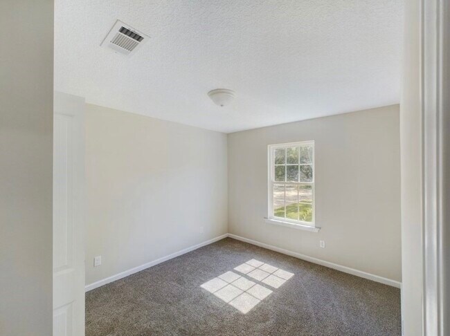 Building Photo - 346 Whispering Pines Rd