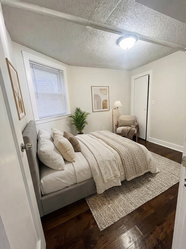 Building Photo - 3636 W Iowa St