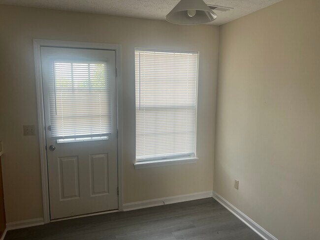 Building Photo - 3260 Spring Hollow Ave