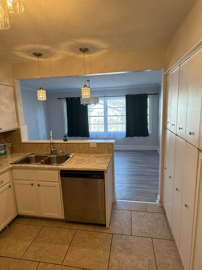 Building Photo - 3212 S Palmer St