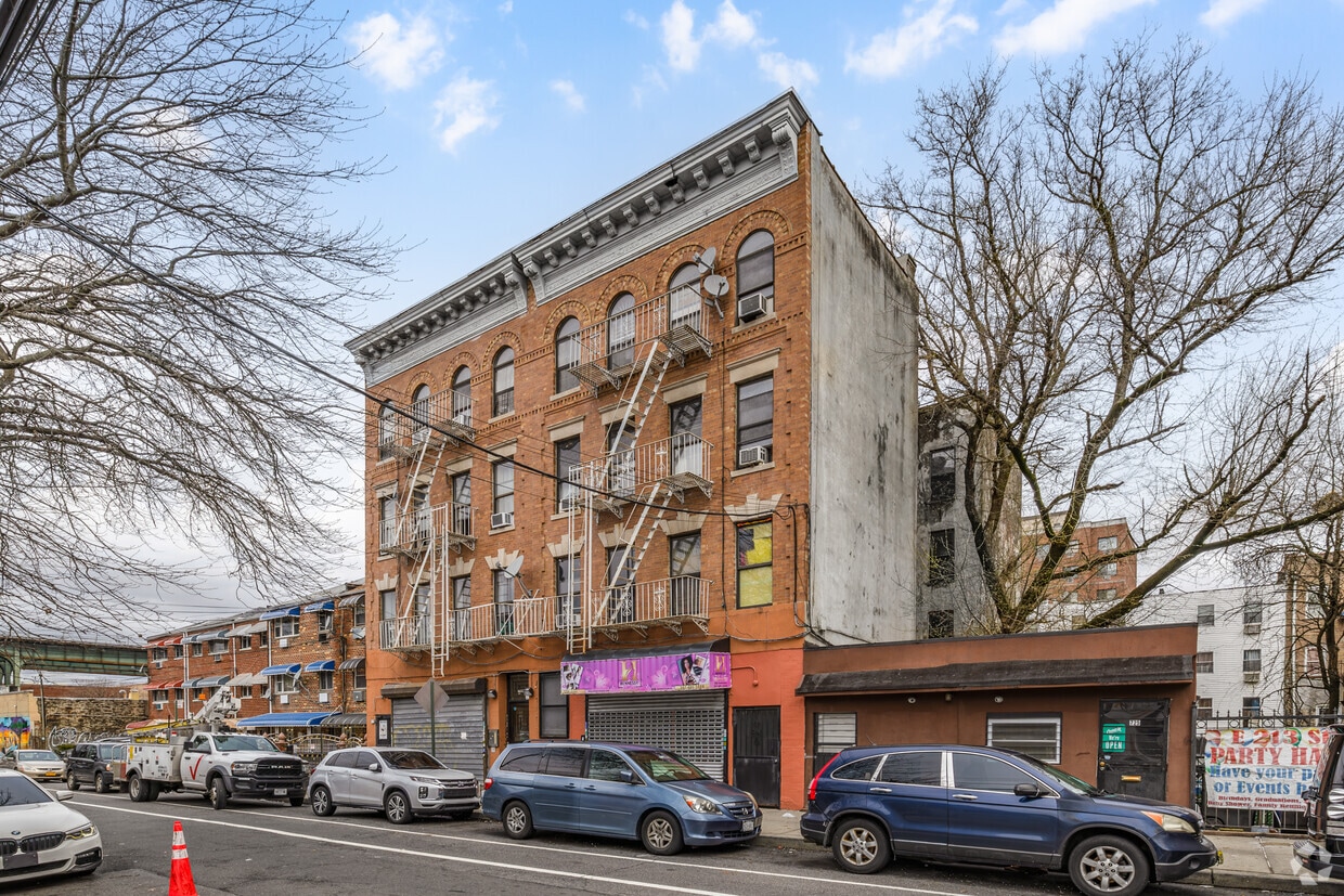 719 E 213th Bronx, NY 10467 - 719 E 213th