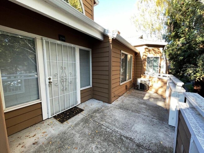 Building Photo - 2546 Alveswood Cir