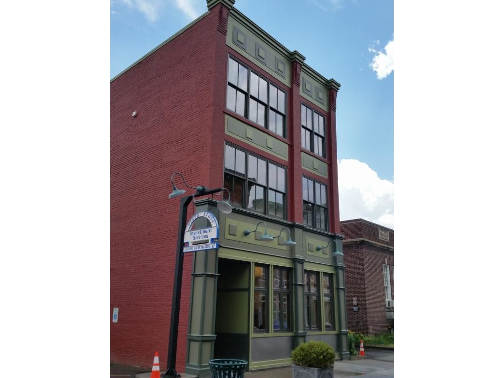 Primary Photo - 18 Lake St