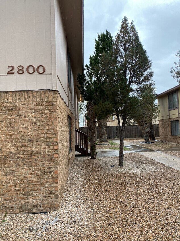 Building Photo - 2 br, 2 bath House - 2800-A W 4th (053)