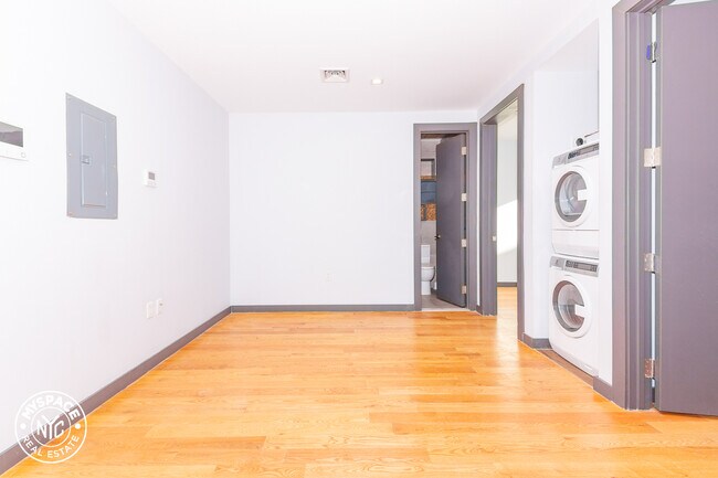 Building Photo - 268 Metropolitan Ave