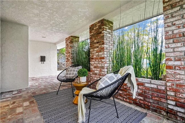 Building Photo - Encino Cul-De-Sac Lease with Private Outdoor Sauna & Designer Upgrades